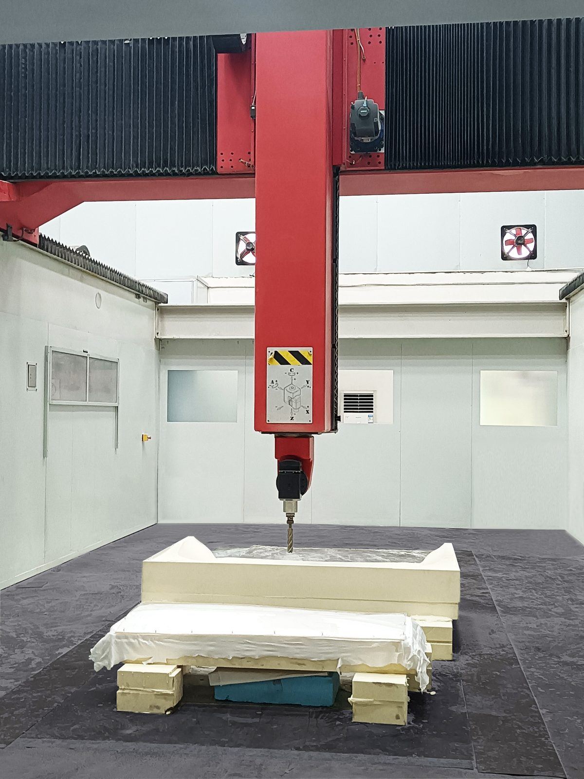 Five-axis gantry machining centre at the Suzhou production base